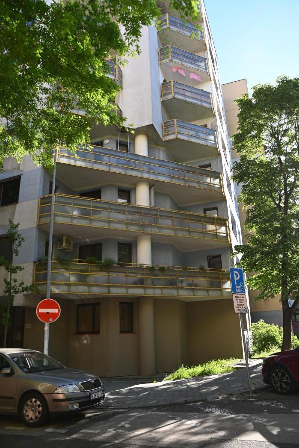 Appartamento Family Apartman V Centre Mesta Bratislava Esterno foto