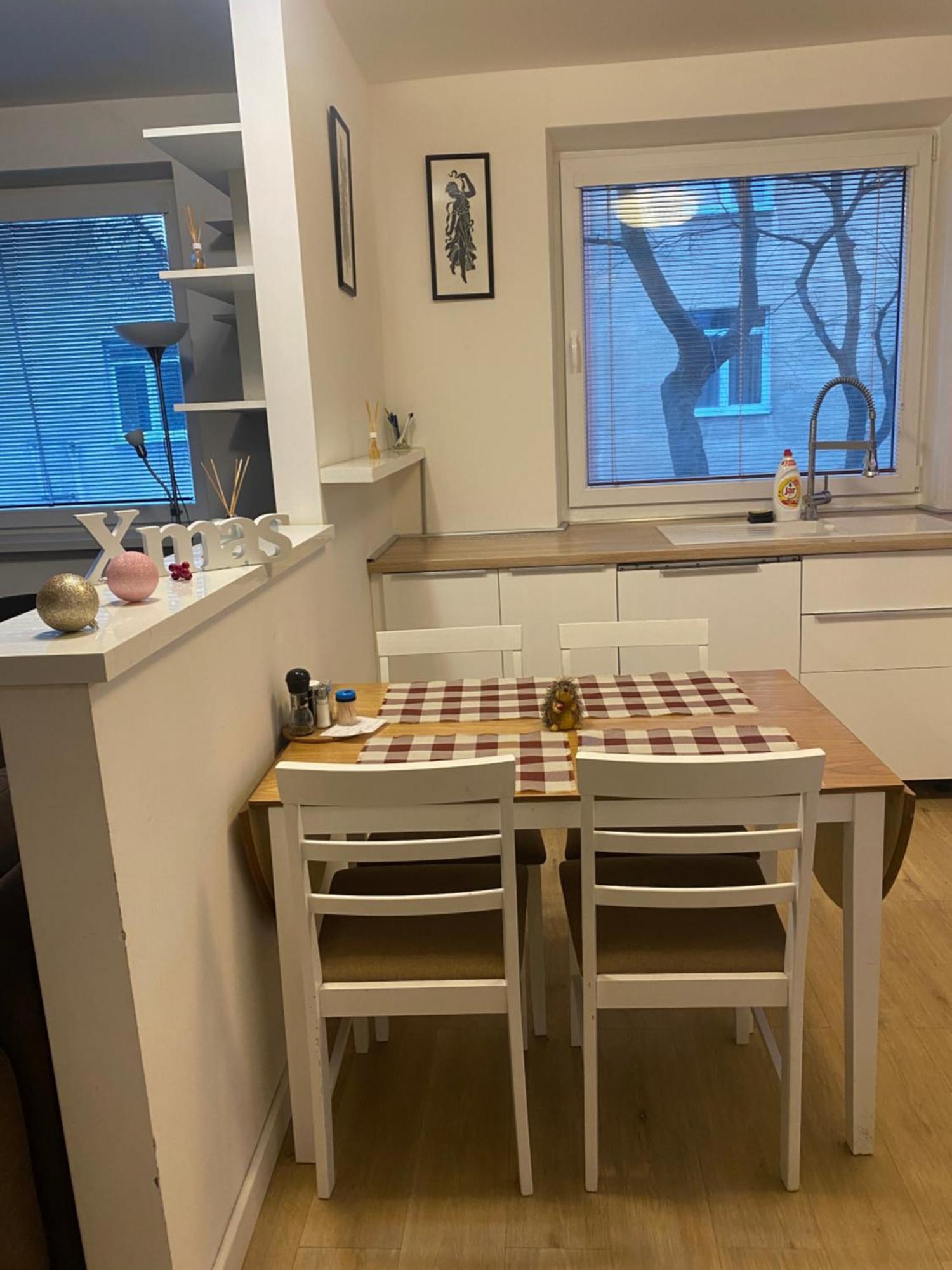 Appartamento Family Apartman V Centre Mesta Bratislava Esterno foto